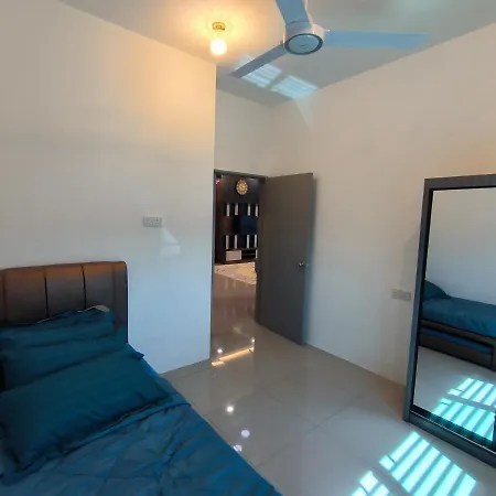 Homestay Naufal Bandar Sri Sendayan Ground Floor Seremban Exterior photo