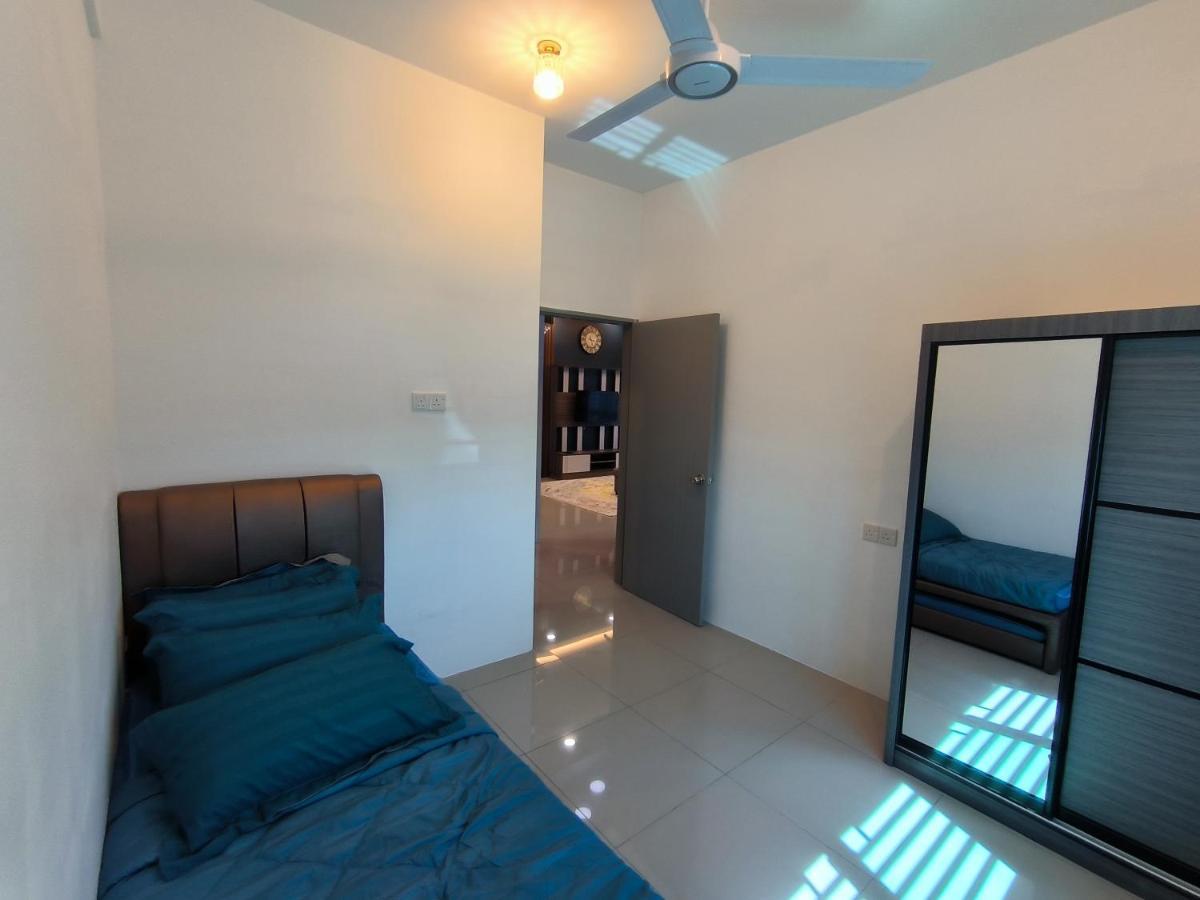 Naufal Bandar Sri Sendayan Ground Floor *